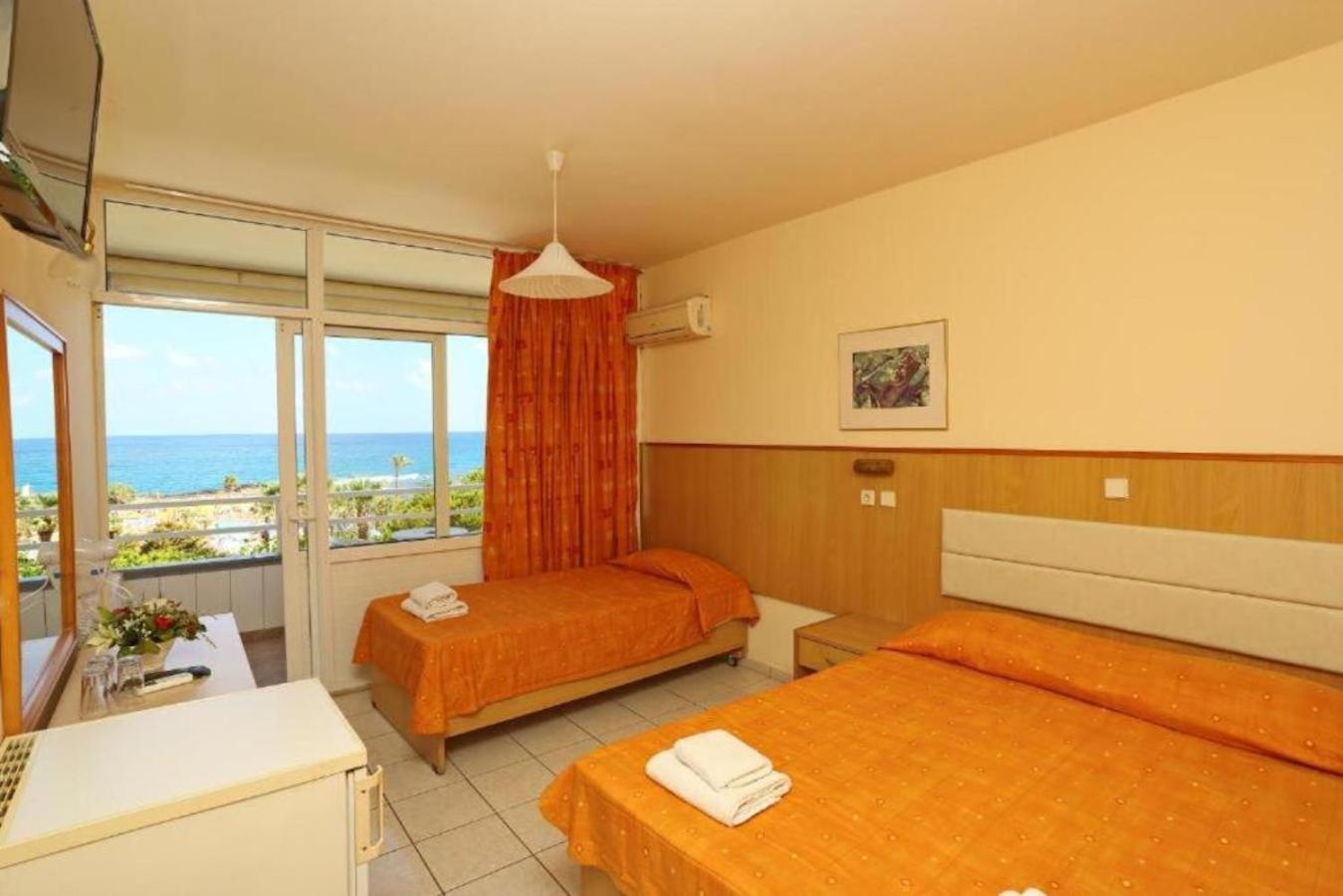 Eri Beach & Village Hotel ヘルソニソス エクステリア 写真