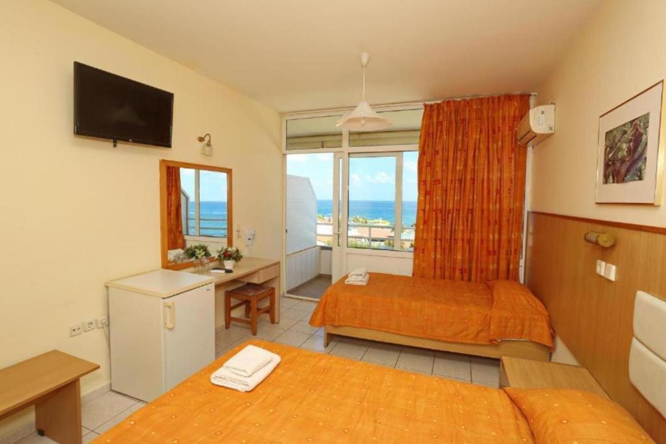 Eri Beach & Village Hotel ヘルソニソス エクステリア 写真