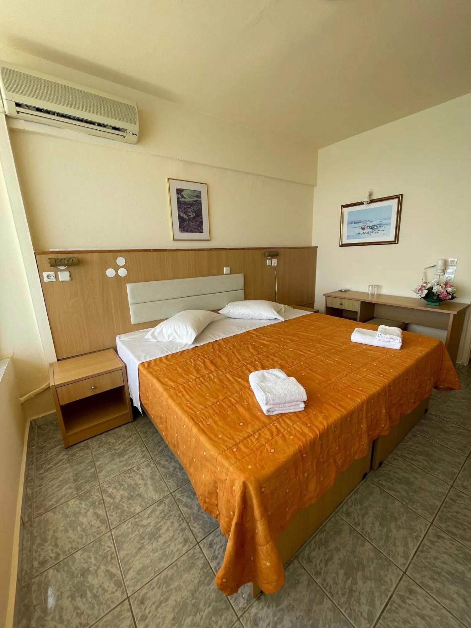 Eri Beach & Village Hotel ヘルソニソス エクステリア 写真