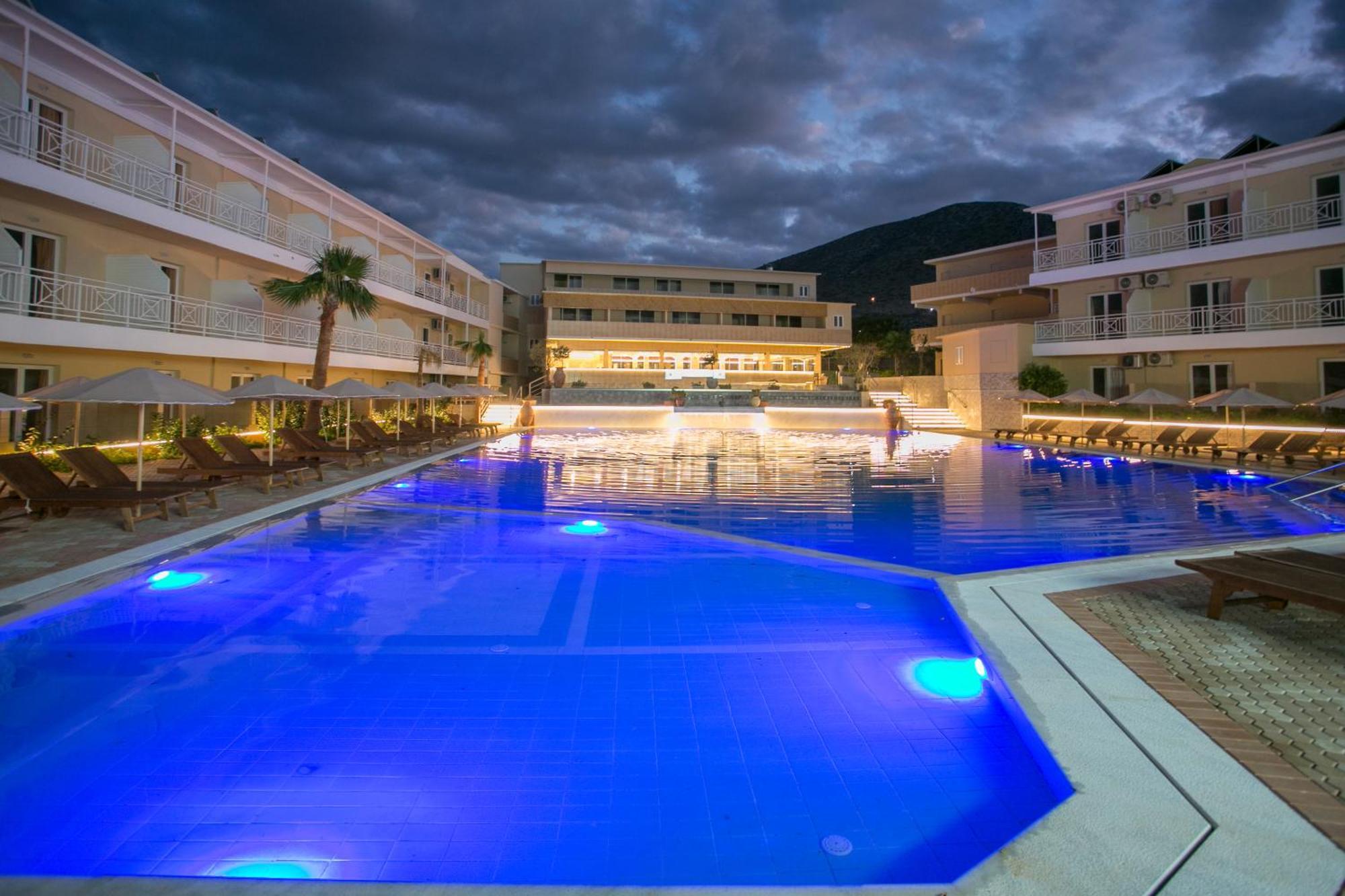 Eri Beach & Village Hotel ヘルソニソス エクステリア 写真