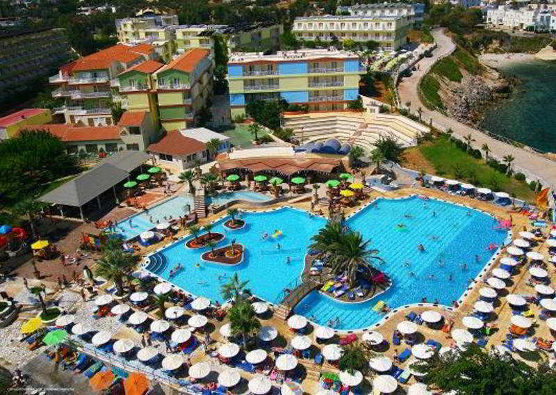 Eri Beach & Village Hotel ヘルソニソス エクステリア 写真